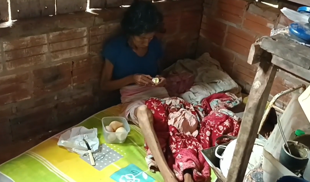 Abuelitos viven en condiciones infrahumanas en un asentamiento de Concepción