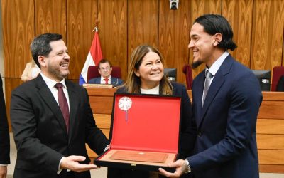 La Cámara de Diputados entregó el premio “Arsenio Erico” a Gustavo Gómez