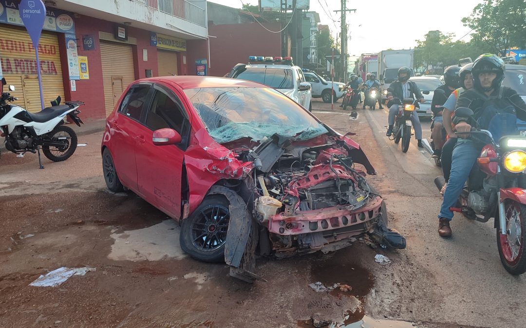 Aparatoso accidente sobre avda. Médicos del Chaco y Fernando de la Mora