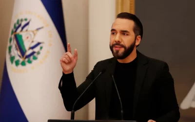 Nayib Bukele anunció que el gobierno asumirá los gastos de luz y de agua 