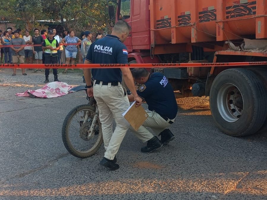 Motociclista muere tras ser atropellado por un camión en Villeta