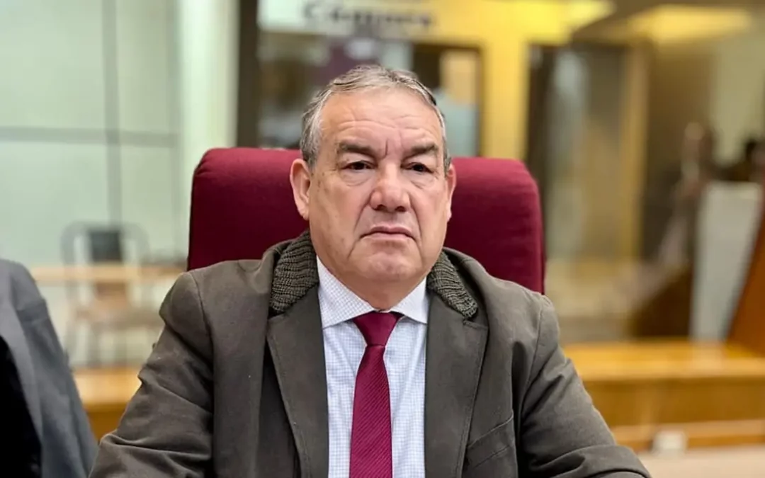 Chats de Lalo Gomes con Cartes evidencian trato privado fuera del ámbito estatal