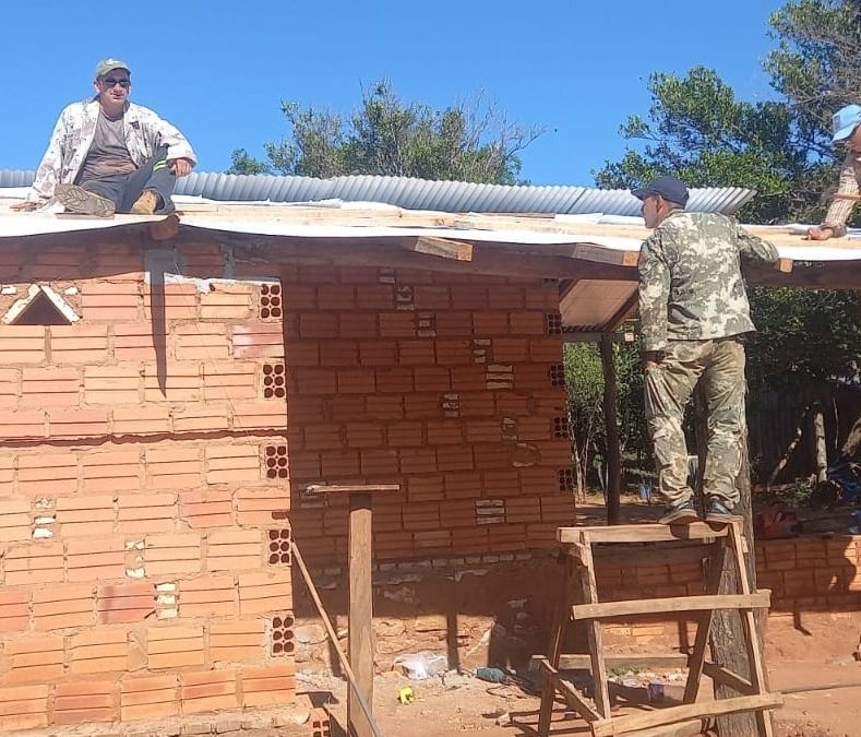 Militares trabajan en la reconstrucción de viviendas en San José de los Arroyos