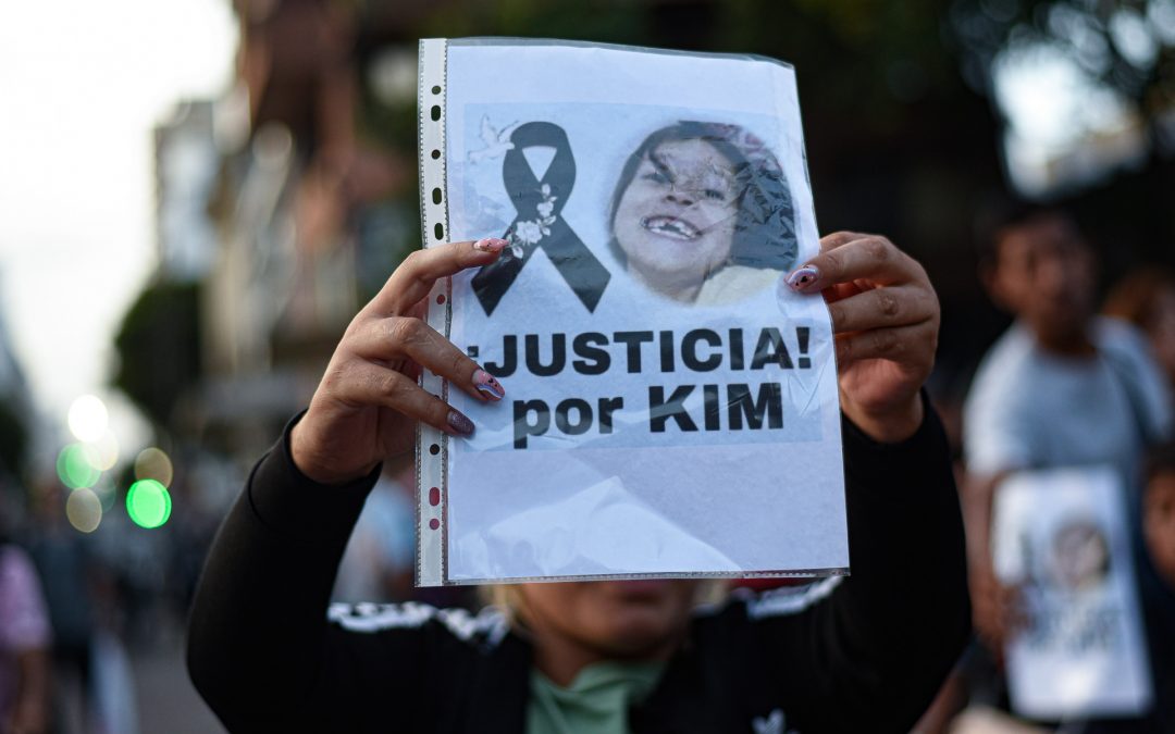 Conmoción en Argentina por la muerte de una niña durante robo de automóvil