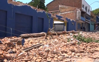 La estructura de un edificio colapsó en el microcentro de Asunción