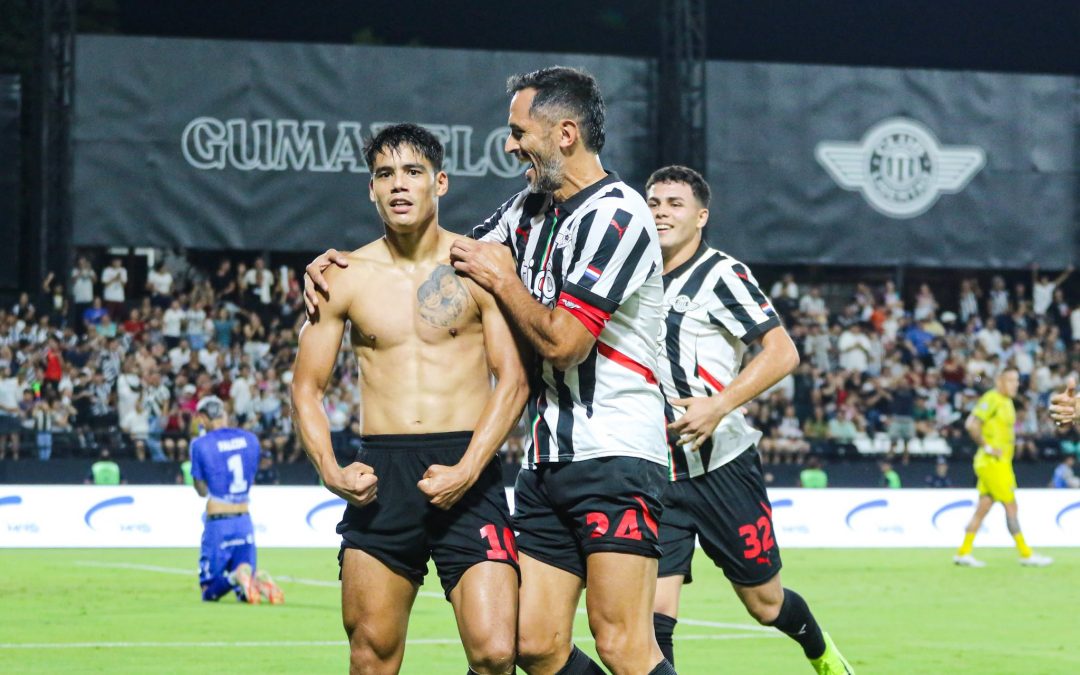 Libertad goleó por 5-2 a Recoleta en su renovado estadio La Huerta