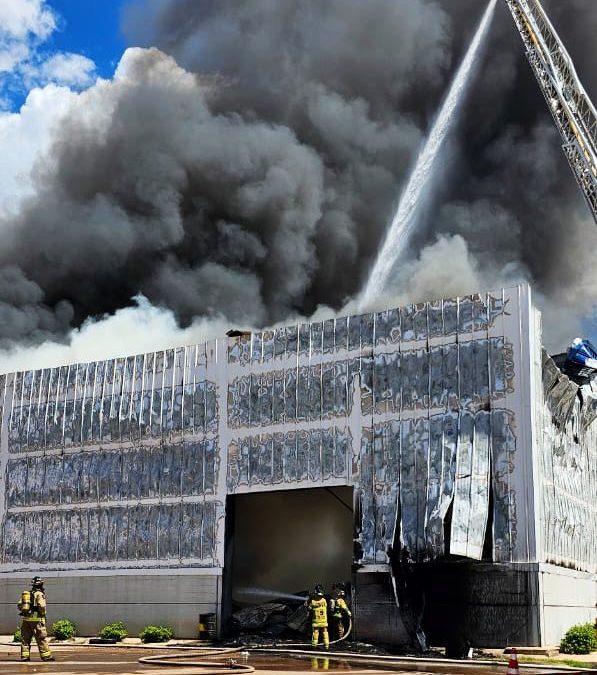 Instan a tomar precauciones ante incendio de gran magnitud en Roque Alonso