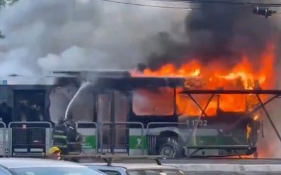 Al menos dos muertos tras caída de avioneta sobre autobús en Brasil