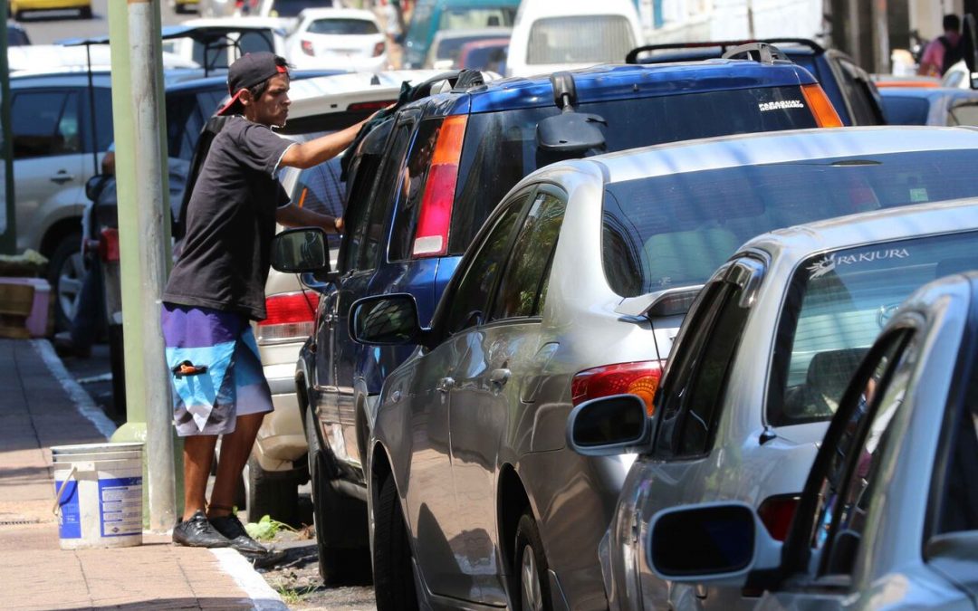 Superclásico: prohibirán cuidacoches en los alrededores del Defensores este domingo