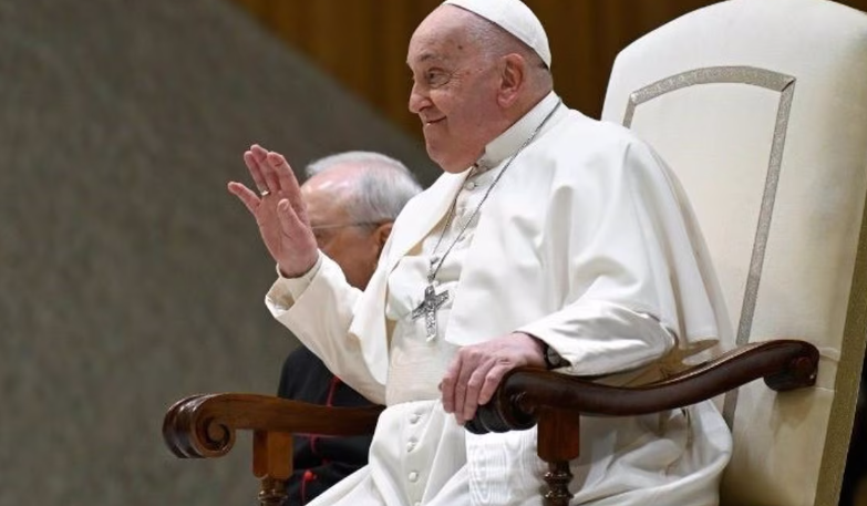 El Papa Francisco sigue estable y se reanudará la ventilación mecánica