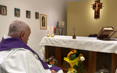 El Papa Francisco ya requiere menos asistencia de oxígeno