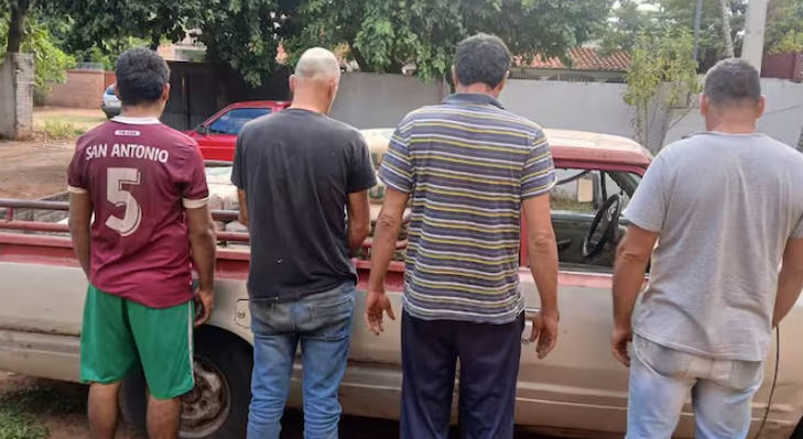 Cuatro personas fueron detenidas por robar 50 bolsas de cal