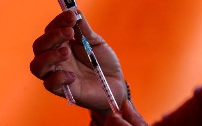 Vacunas antigripales y anticovid estarán disponibles desde abril