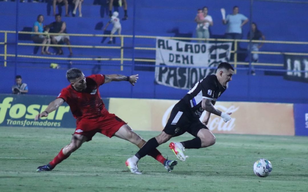 Libertad consiguió un agónico empate ante Trinidense