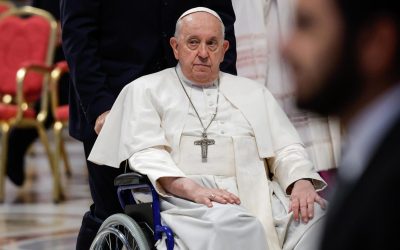 Papa Francisco avanza en su recuperación y está fuera del estado crítico