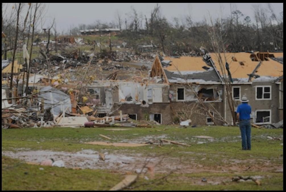 Tornados e inundaciones dejaron al menos 16 muertos en EE.UU.