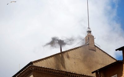 Cónclave: humo negro en el Vaticano tras segunda votación