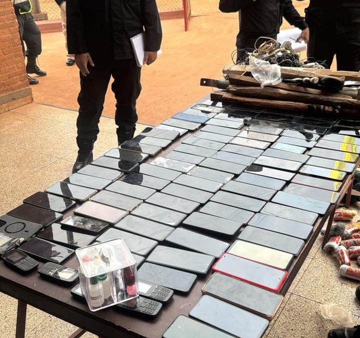 Encarnación: incautan 91 celulares durante requisa en el Cereso