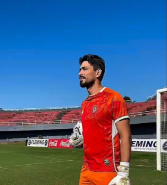 ¡A lo grande! Así presentó el Club 3 de Febrero al portero Tobías Vargas
