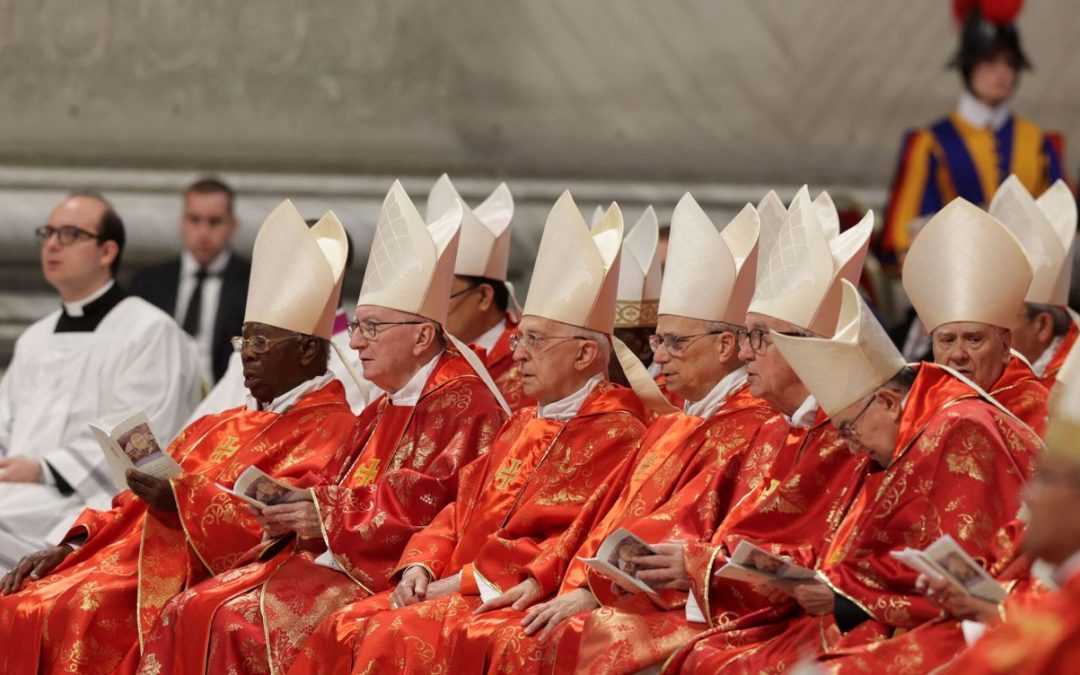 Cardenales celebran misa previa al cónclave para elegir al nuevo papa