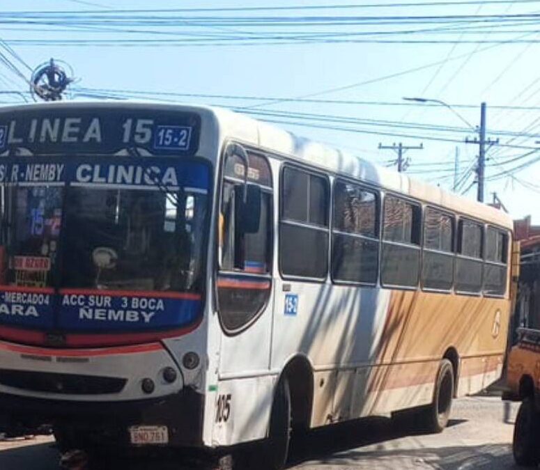 Accidente fatal en Ñemby: un ómnibus arrolló a una motociclista