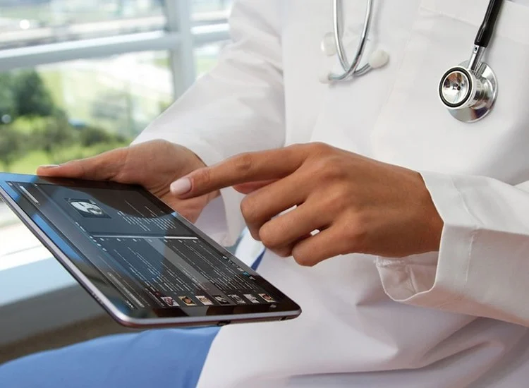 Digitalización de insumos médicos: aplicación web será utilizada a nivel país