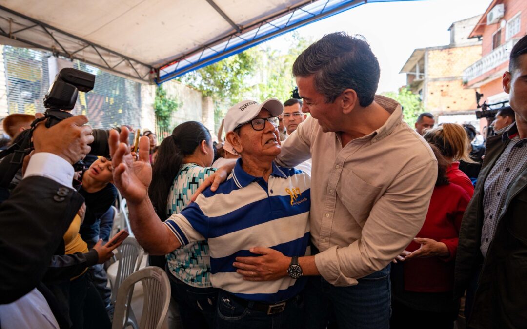 Santiago Peña encabezó la entrega de nuevas viviendas en la Chacarita