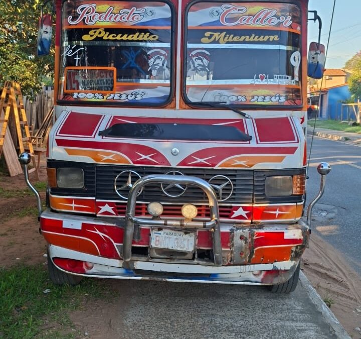 Hombre muere tras caer de un colectivo en San Lorenzo
