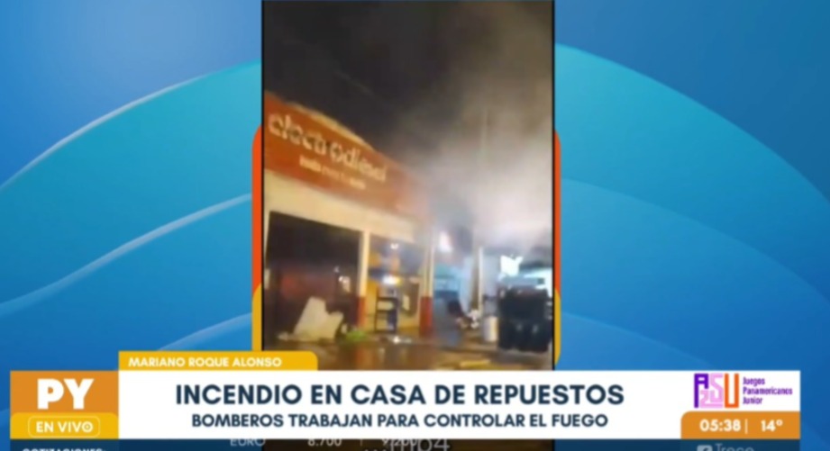 Incendio afecta local de repuestos para vehículos en Roque Alonso