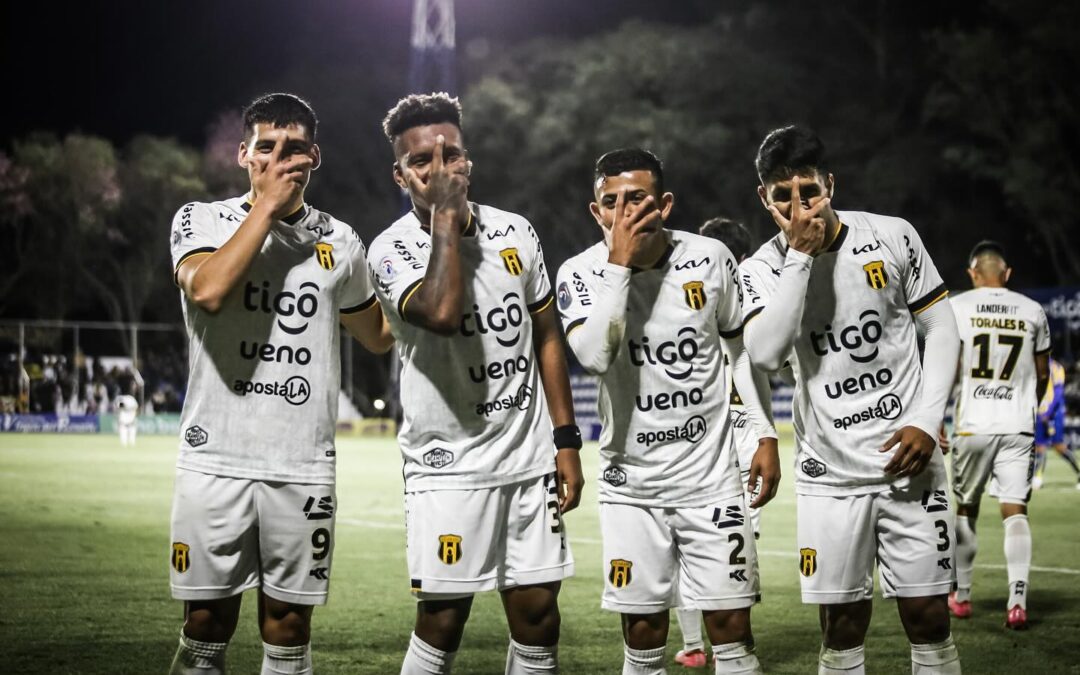 Gran remontada de Guaraní para seguir en la punta del Clausura
