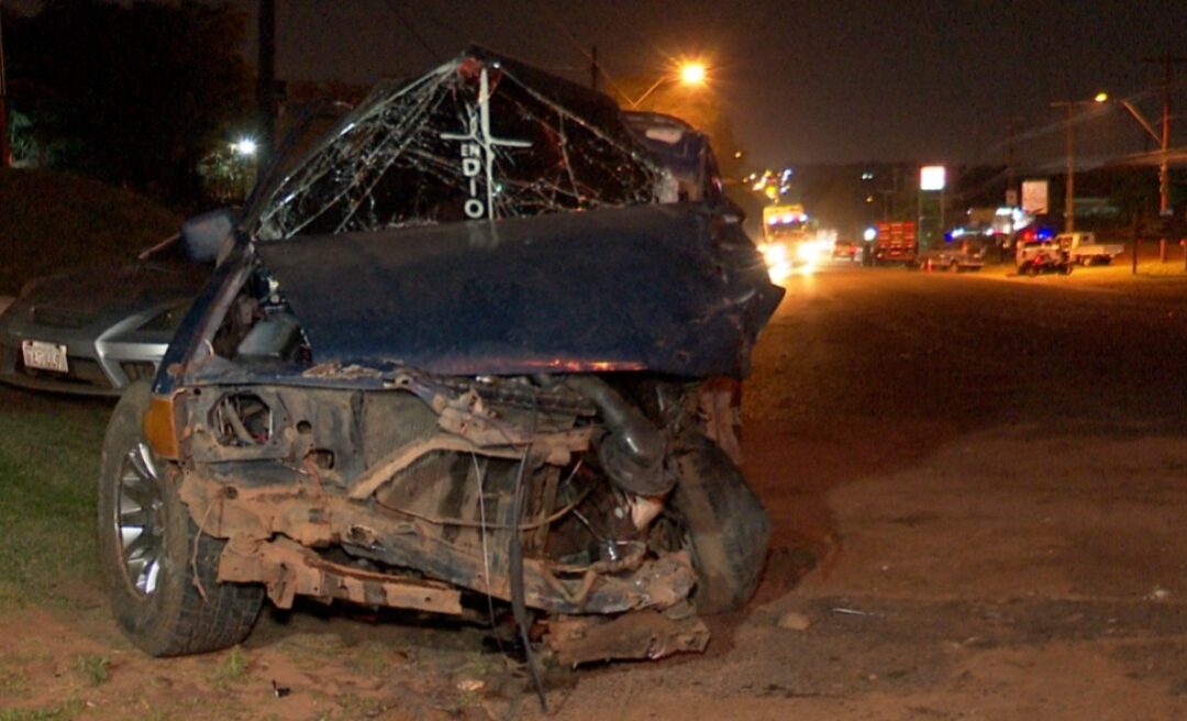 Violento choque deja un conductor herido en Capiatá