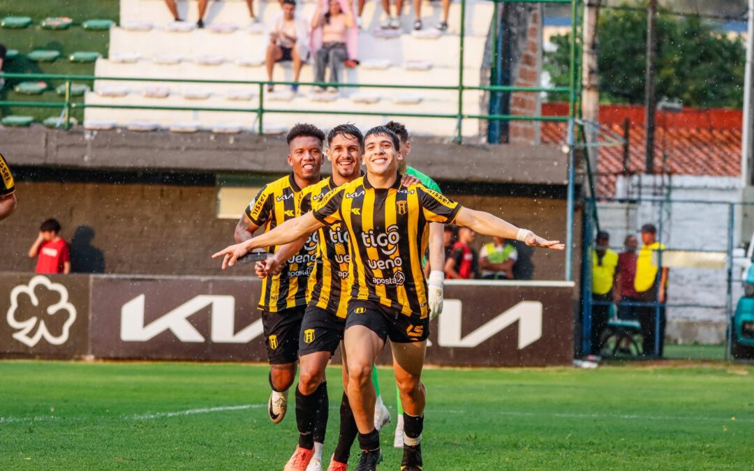 Guaraní triunfa y sigue siendo el único líder del Clausura