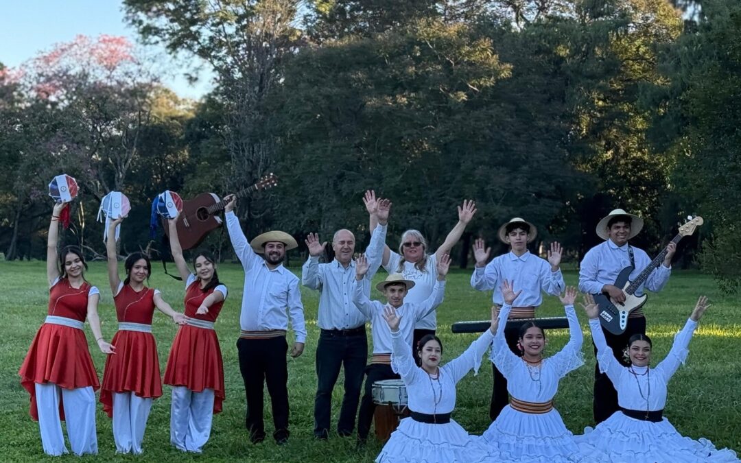 Artistas paraguayos brillaron con la danza de la botella en Canadá