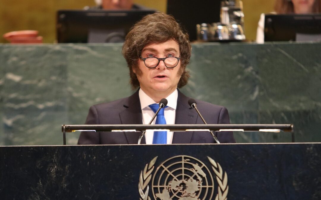 Javier Milei arrasa en las elecciones legislativas en Argentina