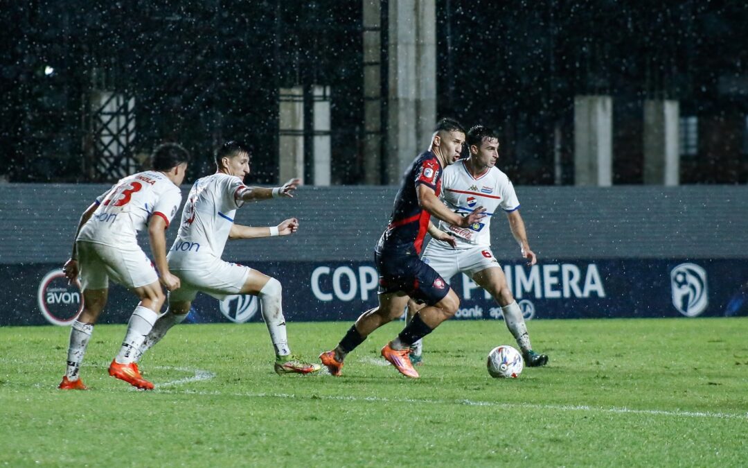 Cerro gana con lo justo y acorta distancia con el líder