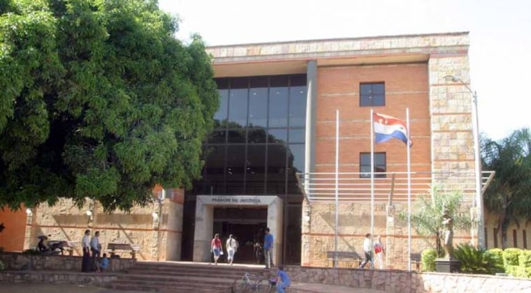 Anulan absolución otorgada a docente que envió más de 600 mensajes a su alumna