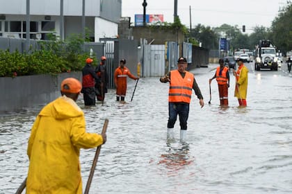 Miles de personas evacuadas por el avance del huracán Melisa en República Dominicana