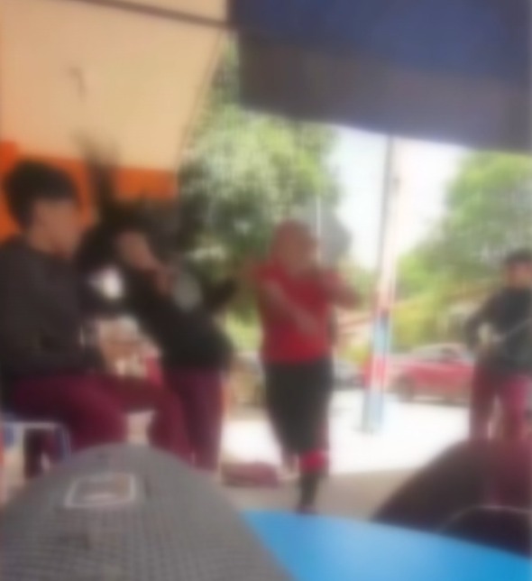 Alumna fue brutalmente agredida por la madre de su compañero, denuncia