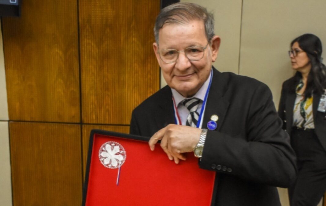Carlos Martini es distinguido con la «Orden Nacional al Mérito Comuneros»