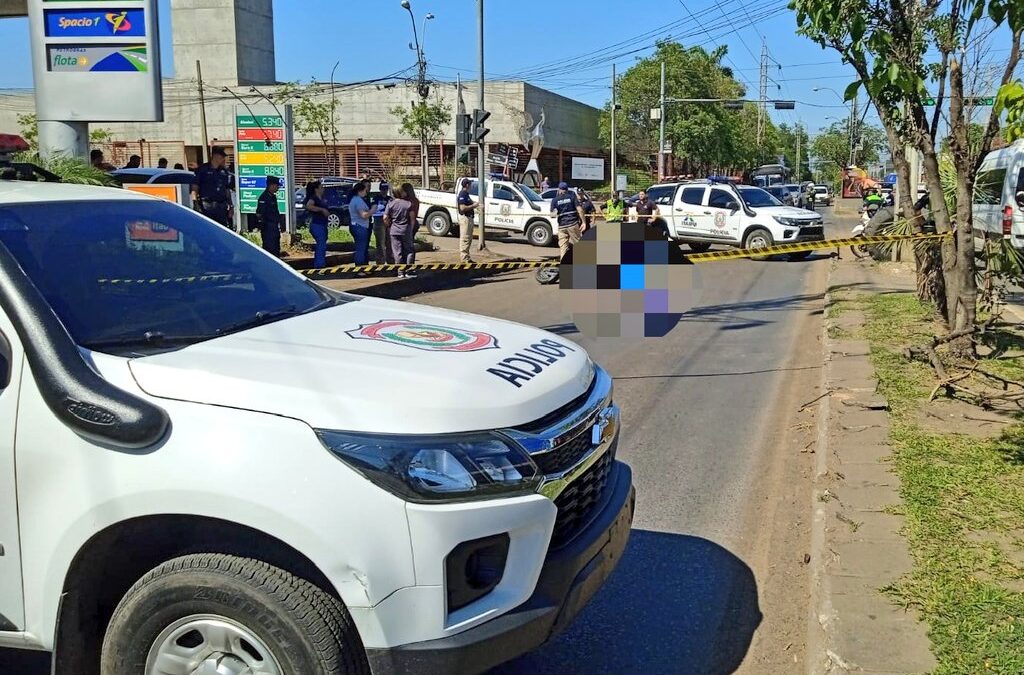 Motociclista muere arrollada por colectivo sobre avenida Artigas