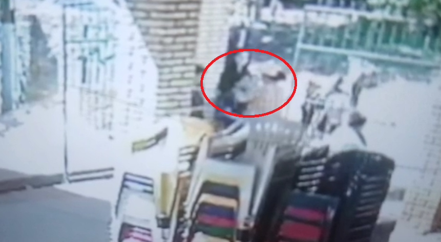 Niño fue agredido por una mujer al salir de la escuela en Limpio