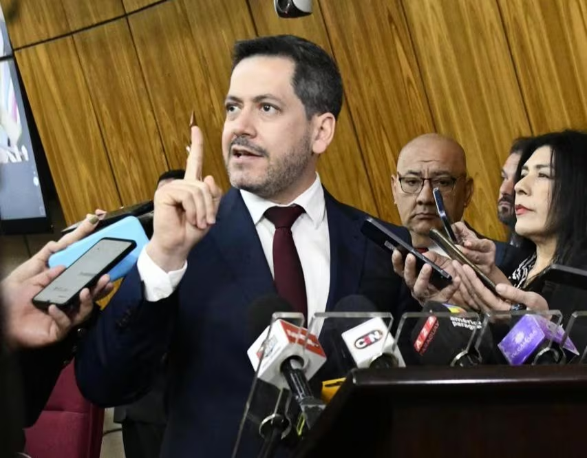 Raúl Latorre defiende las listas desbloqueadas y el uso de las máquinas de votación