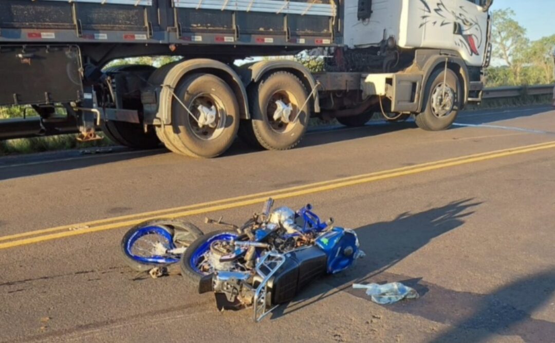 Adolescente muere al chocar en moto contra un camión en Loreto