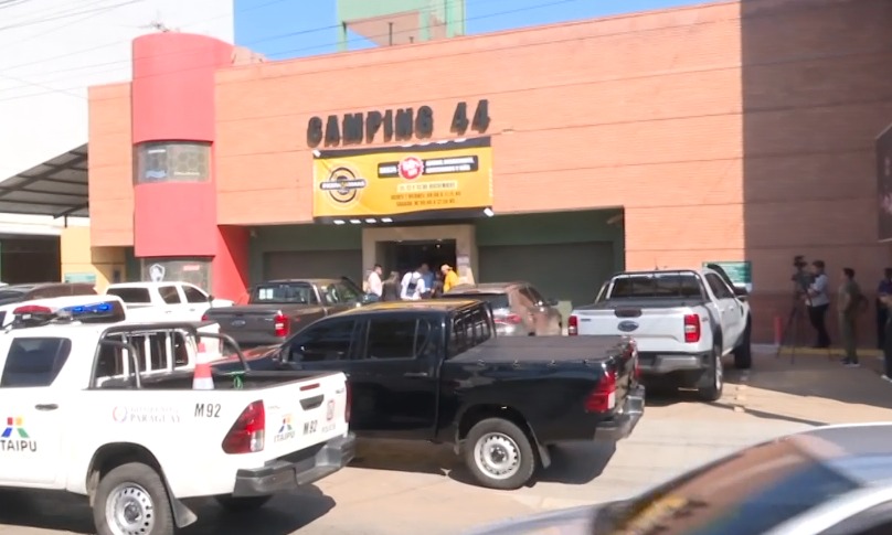 Dos personas detenidas tras allanamiento en conocida casa de ventas de armas