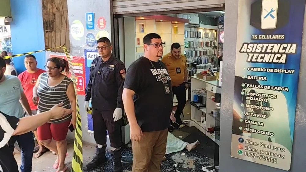Una trabajadora y un motochorro mueren durante asalto frustrado en CDE