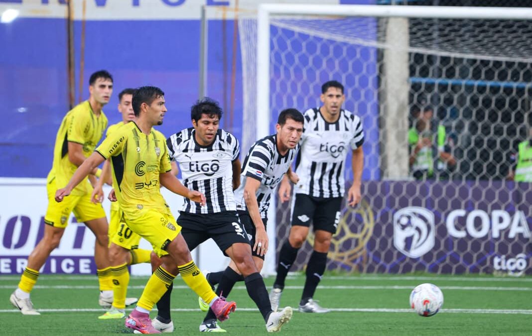 Libertad y Recoleta FC abren la Fecha 14 del Apertura este lunes
