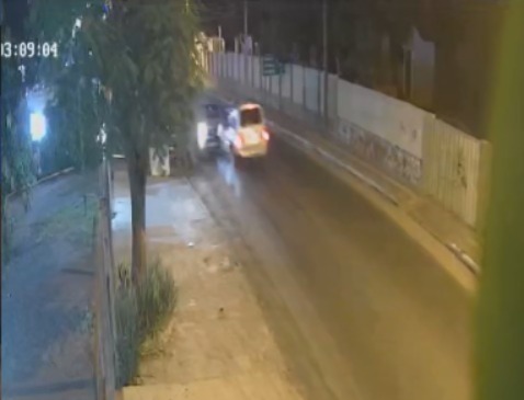 Choque frontal sobre la avenida Santa Teresa deja un conductor herido