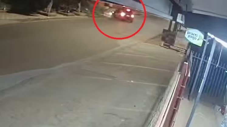 Un comisario atropelló a dos motociclistas y huyó del lugar sin asistir a las víctimas