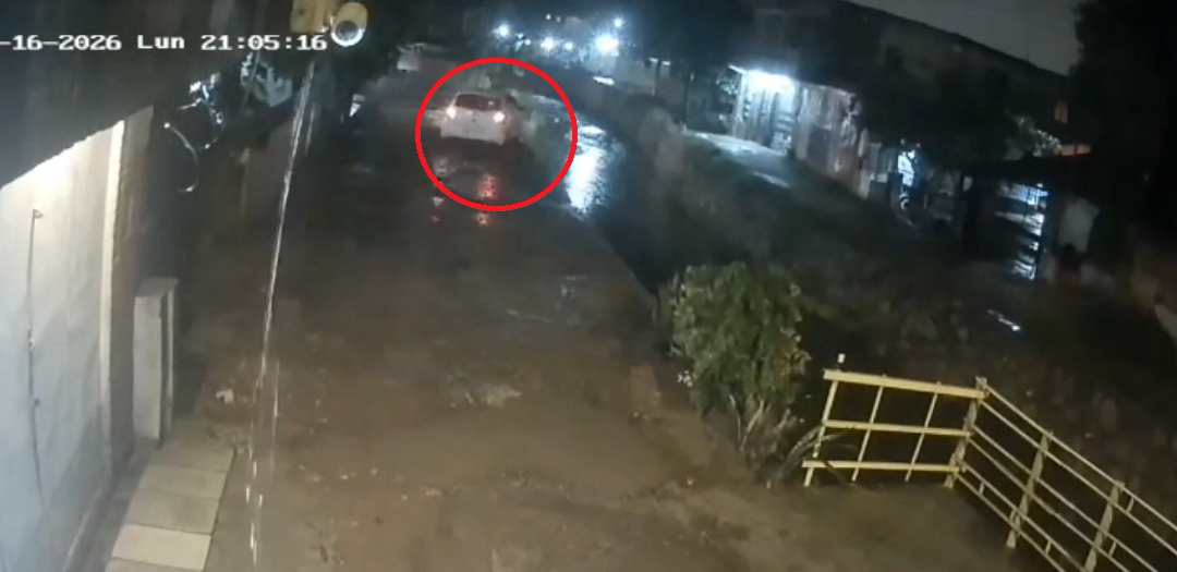 Conductora siguió indicaciones del GPS y cayó al cauce de un arroyo