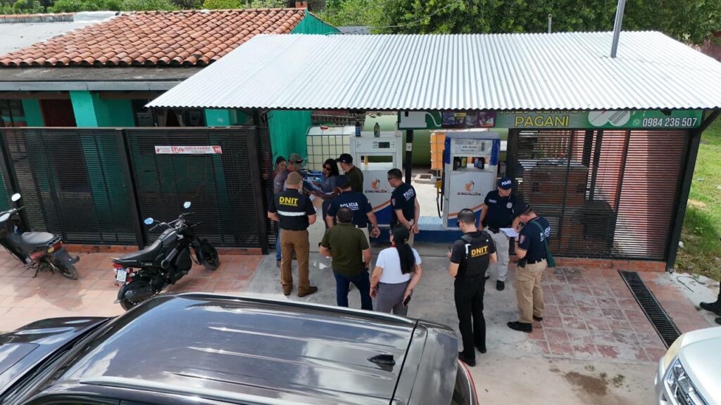 Viviendas particulares funcionaban como estaciones de servicio: incautan 19.000 litros de combustible